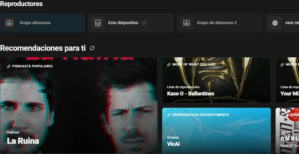 Vista Descubrir de Music Assistant con reproductores y recomendaciones de biblioteca.