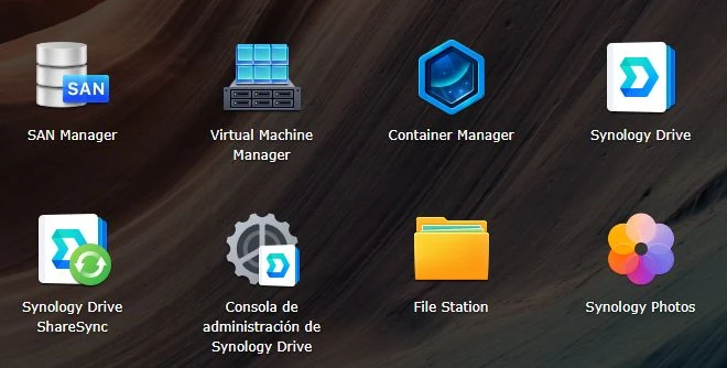 Accesos de DSM a Virtual Machine Manager, Container Manager, Drive, File Station y Photos.